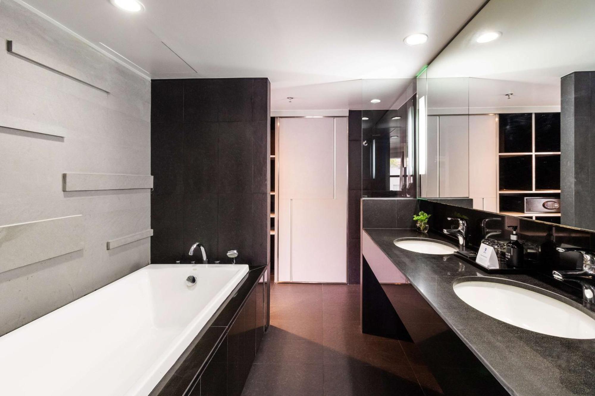 Best Western Sukhumvit 20 Bangkok Bagian luar foto